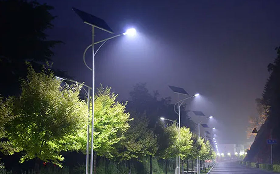 你注意过吗?太阳能路灯也是需要清洁的,如何清洁太阳能路灯呢?